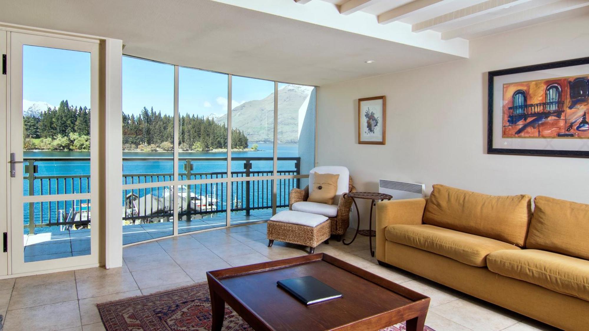 Aparthotel The Waterfront 4*
