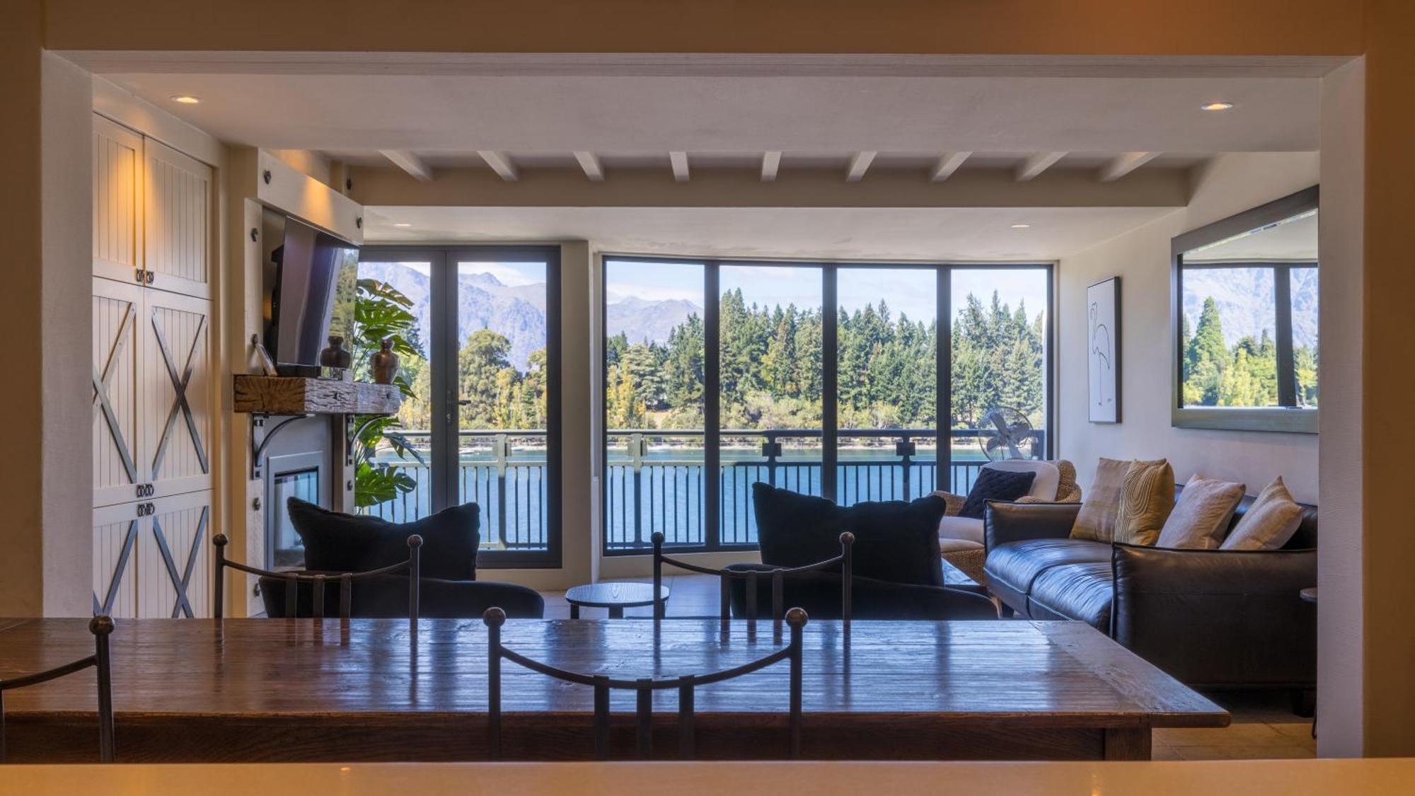 The Waterfront Aparthotel 4*