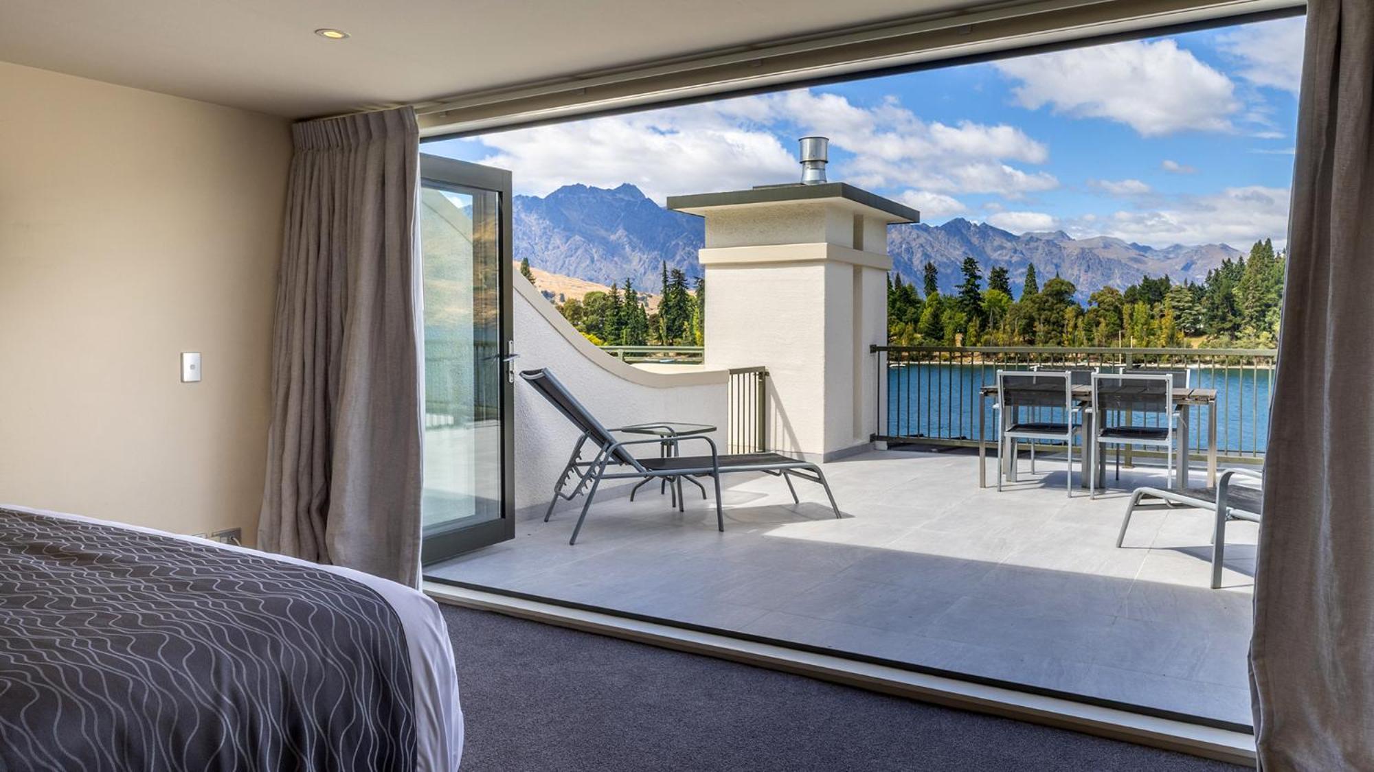 The Waterfront Aparthotel