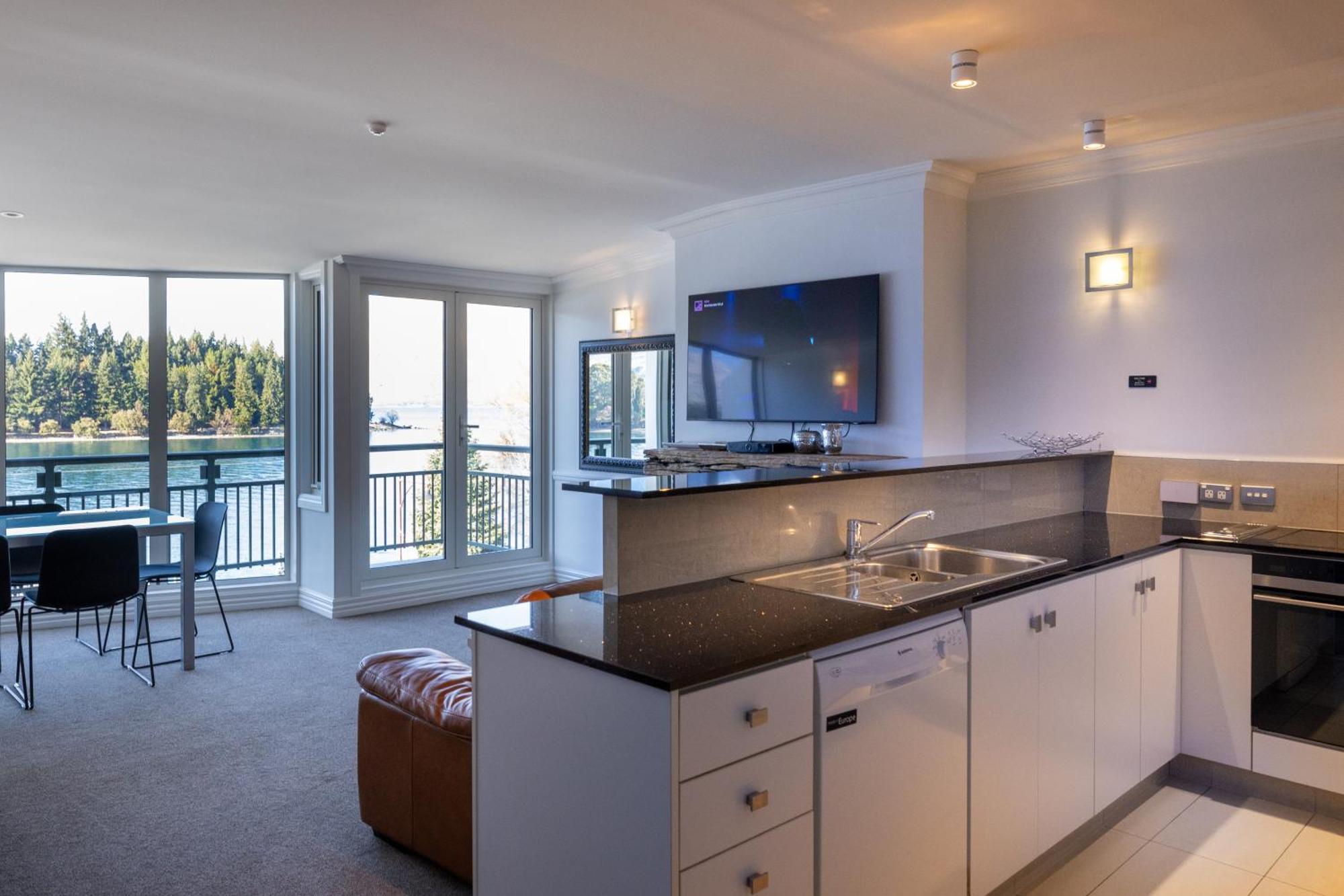Aparthotel The Waterfront 4*