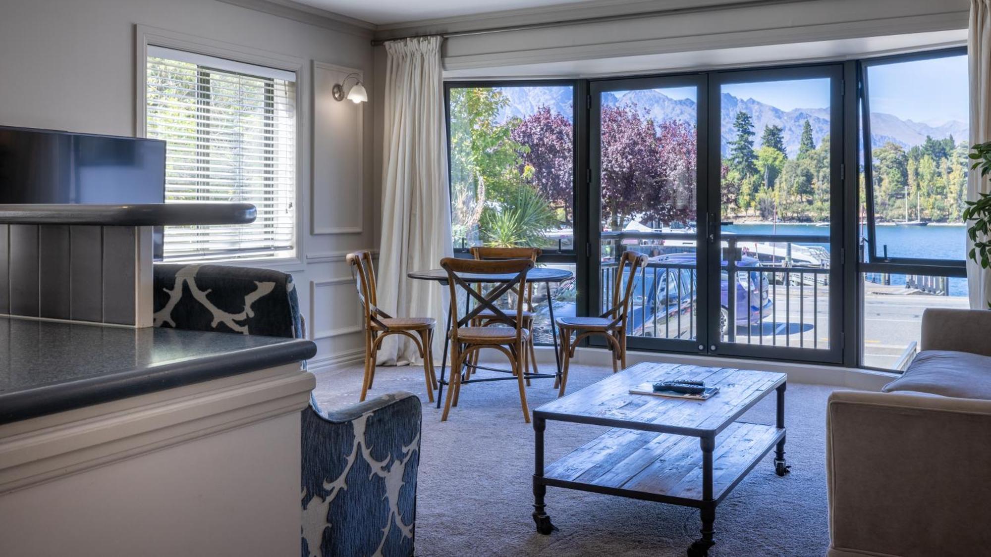 The Waterfront Aparthotel 4*
