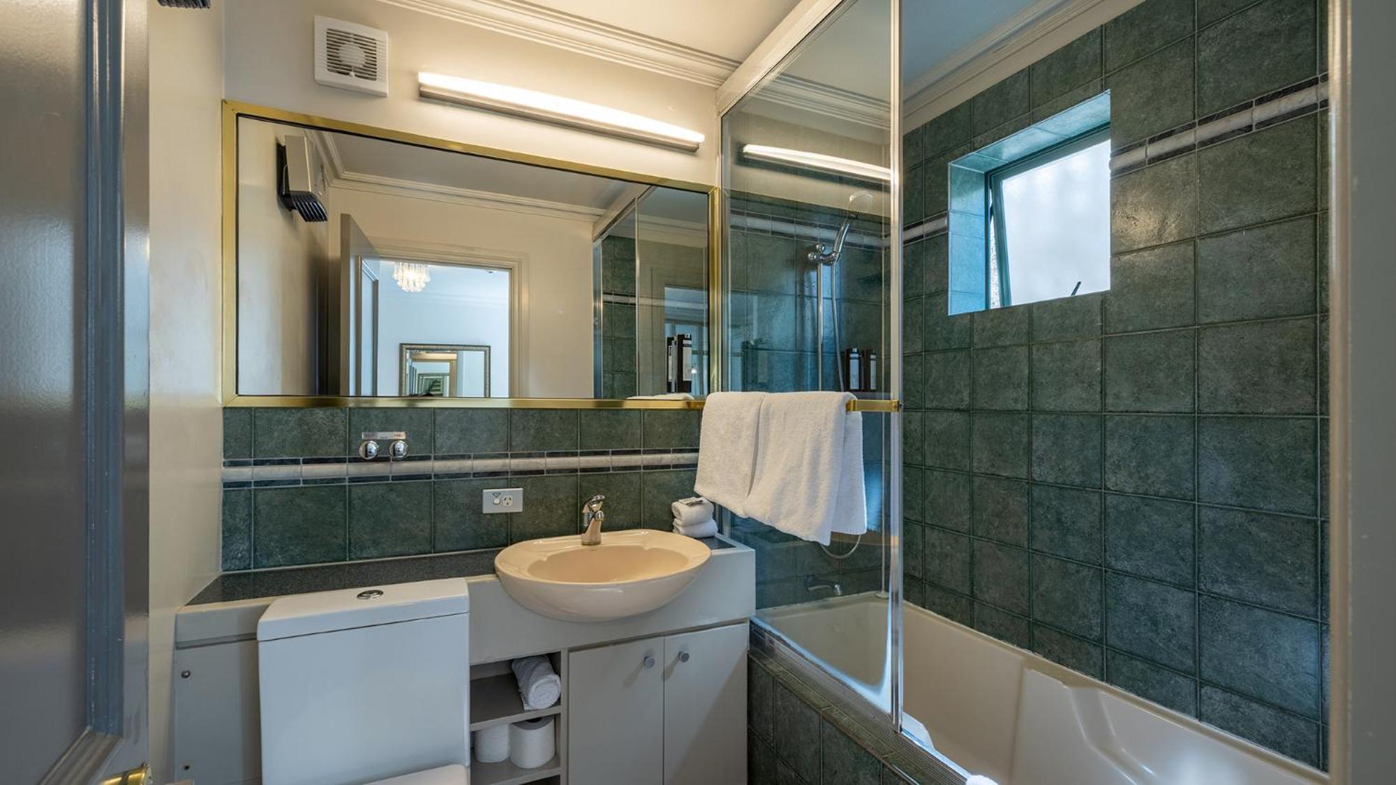 The Waterfront Aparthotel 4*